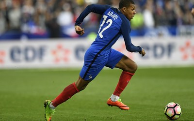 OK体育热评-格里马尔多这传球穿透整条防线